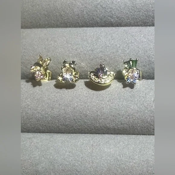 18K Gold Plated Disney Alice In Wonderland Theme Asymmetrical Stud Earrings - Picture 7 of 9